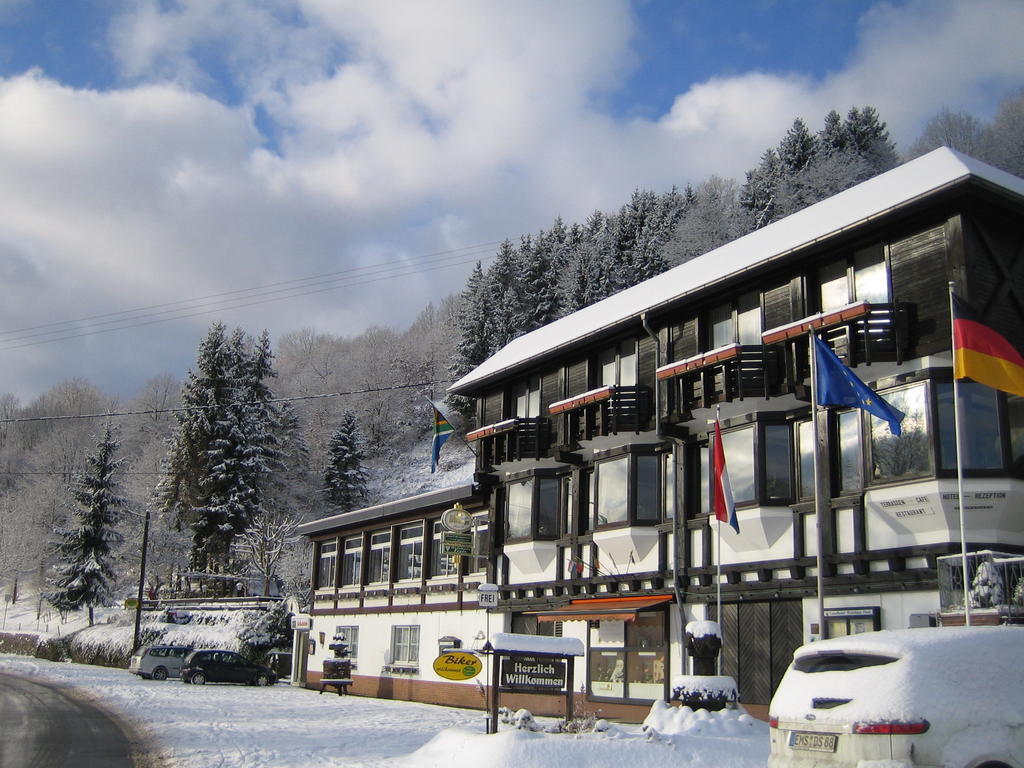 Landhotel Weinhaus Treis Weinaehr Luaran gambar